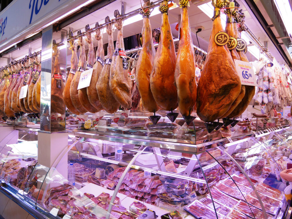 ボケリア市場に並ぶ様々な食材